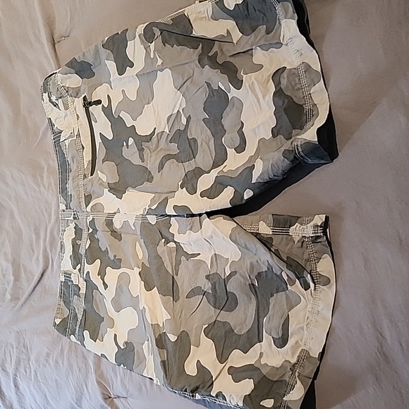 Urban Pipeline Gray Camouflage Cargo Shorts - Picture 10 of 10